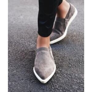 Naya Yvonne Grey Suede Sneakers Women 8.5 Pointed Toe Shoes Slip On
